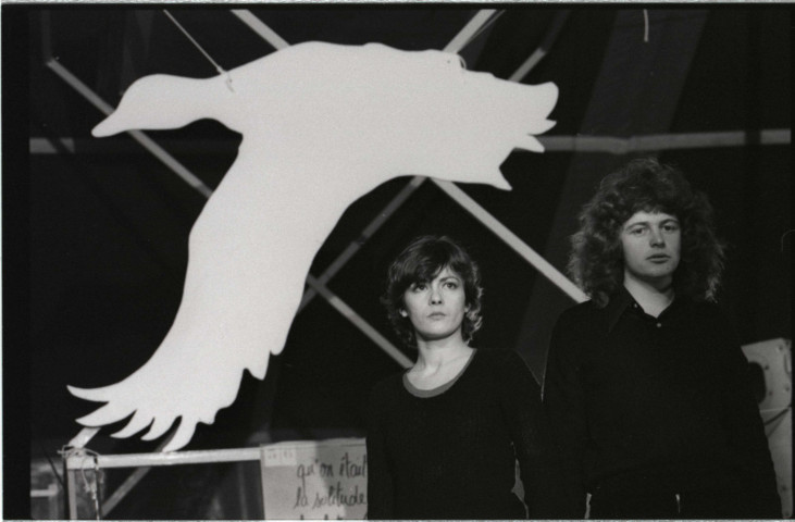 Album de vues diverses lors de débats, sur la ville et sur des expériences théâtrales dans le cadre de la MJEP