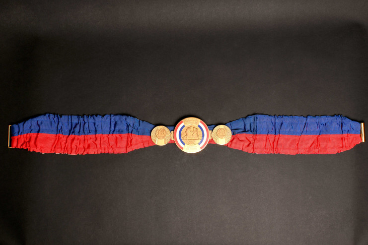 Ceinture Dubonnet Champion de France de Souleymane Diallo - 1963-1965 - Cliché Martin Launay - Direction de la communication