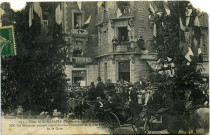 Saint-Nazaire. - Fêtes de St-NAZAIRE (Septembre 1907) - MM. les Ministres passant sous l'Arc-de-Triomphe de la Place de la Gare (N°015)