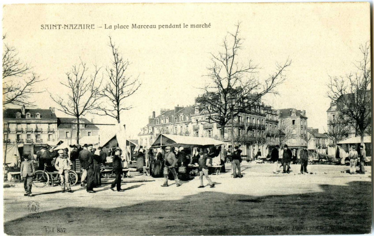 Saint-Nazaire. - La place Marceau pendant le marché (N°857)