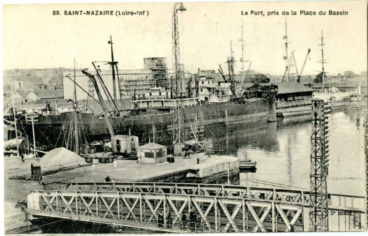 Saint-Nazaire. - Le Port, pris de la Place du Bassin (N°89)