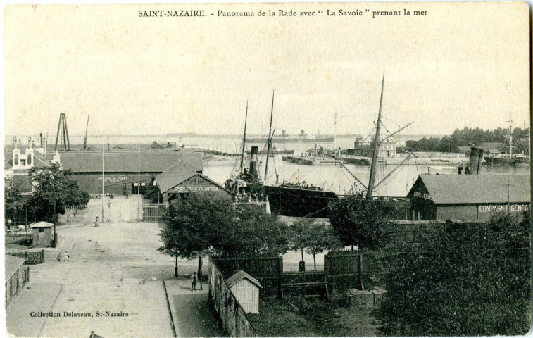 Saint-Nazaire. - Panorama de la Rade avec "La Savoie" prenant la mer