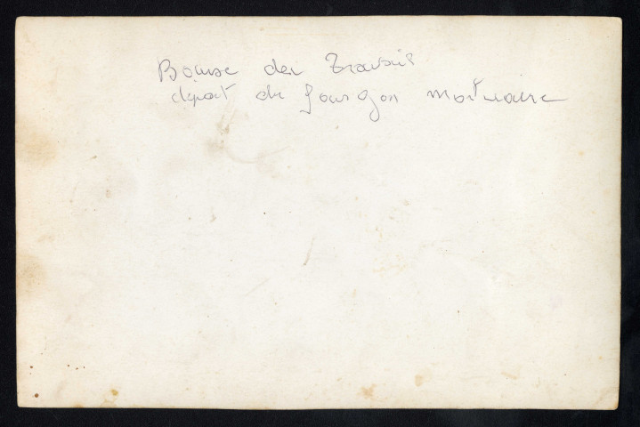 Corbillard quittant la Bourse du Travail