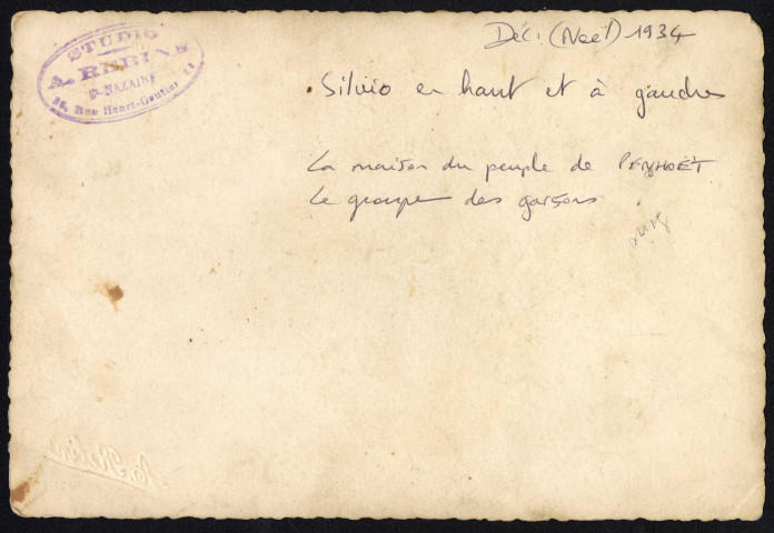 Élèves de l'école privée Saint-Joseph et de l'école publique Paul-Bert rassemblés à la maison du Peuple de Méan-Penhoët : photographie.