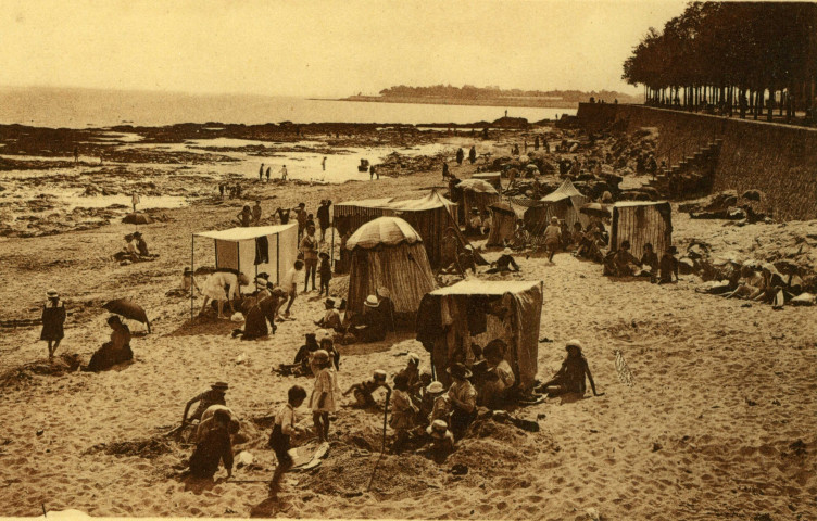 Saint-Nazaire.- La plage vers les rochers.- Paris / LL., [vers 1900-1920]