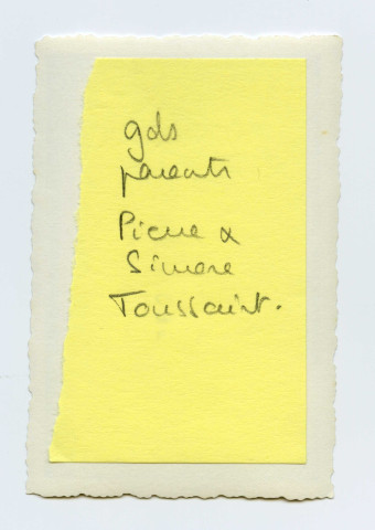 Pierre et Simone Toussaint devant l'Epicerie du Trianon (lieu non identifié).