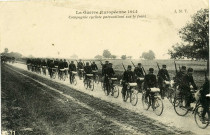 La Guerre Européenne 1914 - Compagnie cycliste patrouillant sur le front.