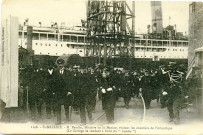 Saint-Nazaire. - M. Baudin, Ministre de la Marine, visitant les chantiers de l'Atlantique (Le Cortège se rendant à bord du "Lutetia") (N°1148)