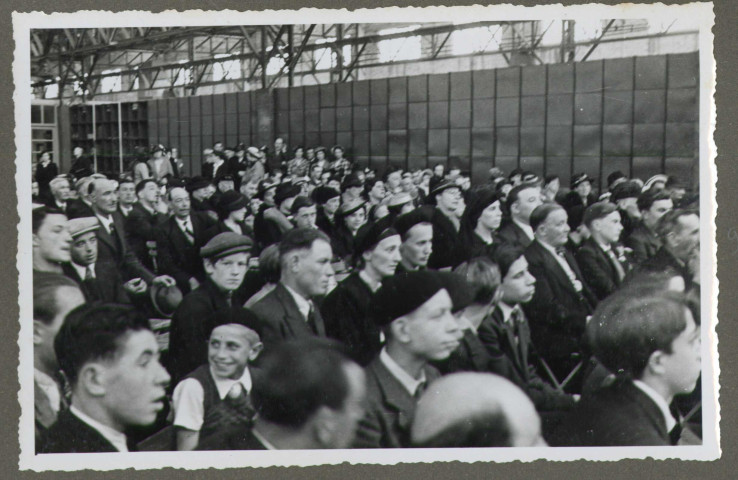 Album photographique de l'entreprise SAF et de son congrès national : Elie Joseph apparait sur les clichés numéros 5, 7, 17, 18, 20, 21 et 22 ; 21 photographies noir et blanc.
