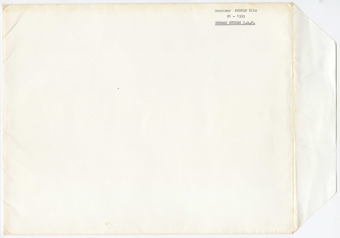 Diplôme d'honneur d'ancienneté décerné pour les 35 années consécutives accomplies aux des Chantiers de l'Atlantique avec une photographie d'une vue aérienne des Chantiers.