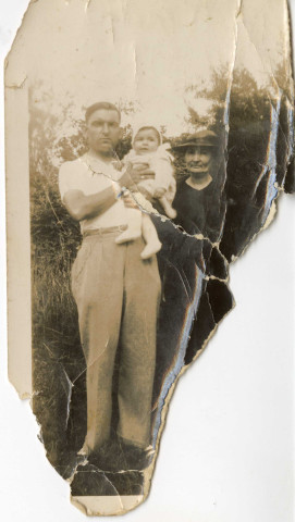 Gaëtan Lecheval (père), sa fille Andrée et la grand-mère maternelle, Joséphine Jambou
