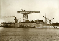 Le navire à flot, les deux cheminées montées (28 août 1931).- [Saint-Nazaire],[1931]