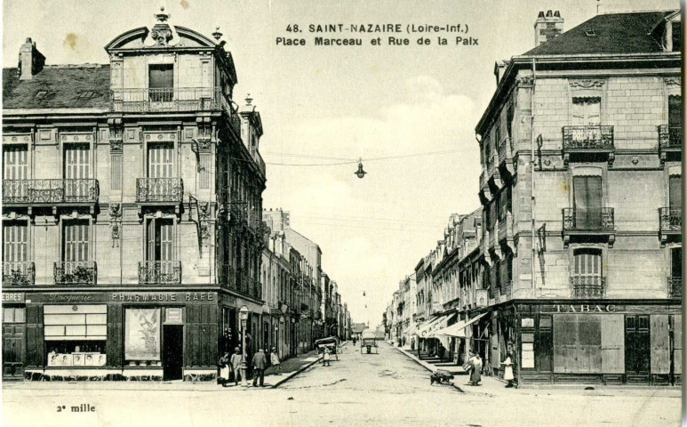Saint-Nazaire. - Place Marceau et Rue de la Paix (N°48)