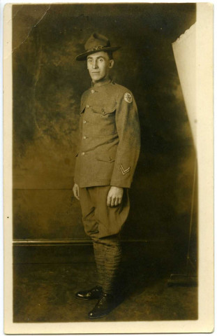 Portrait d'un soldat américain sur carte postale / San Remo Studio, Detroit